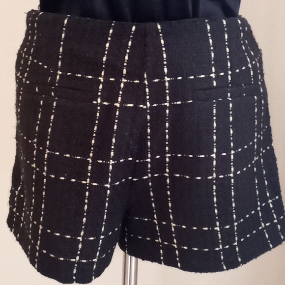 Forever 21 Black Winter Short With Gold Threaded Accents Size Lg. - Picture 2 of 2